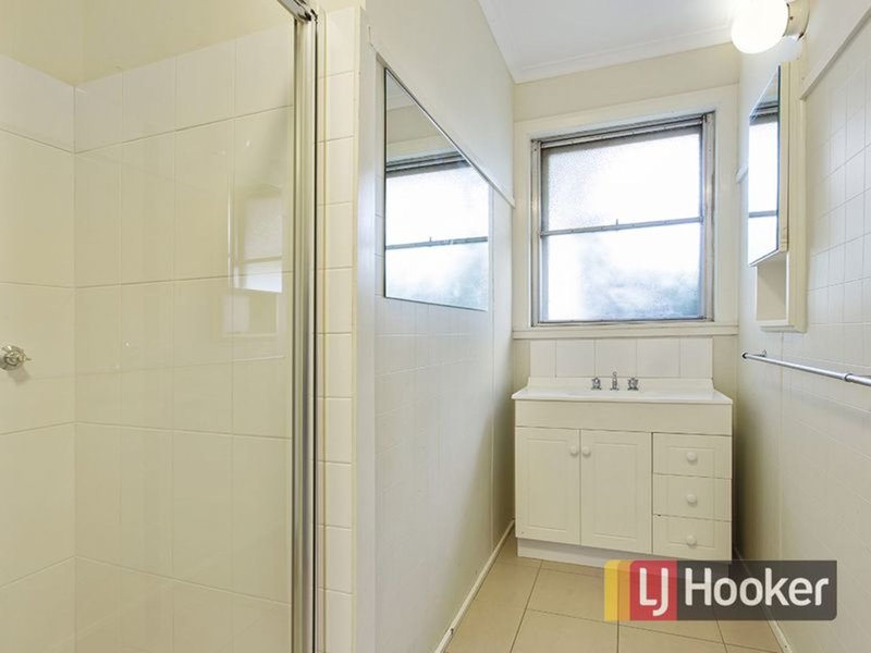 Photo - 6 Deveney Street, Pakenham VIC 3810 - Image 6