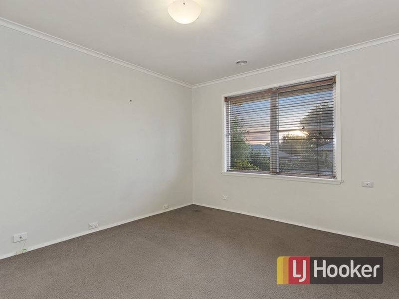 Photo - 6 Deveney Street, Pakenham VIC 3810 - Image 7