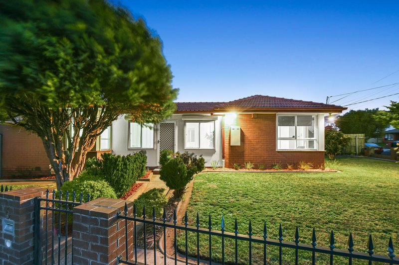 Photo - 6 Devon Drive, Springvale South VIC 3172 - Image 2