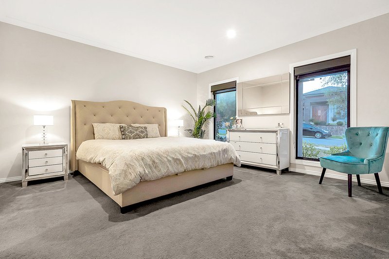 Photo - 6 Dickens Street, Craigieburn VIC 3064 - Image 3