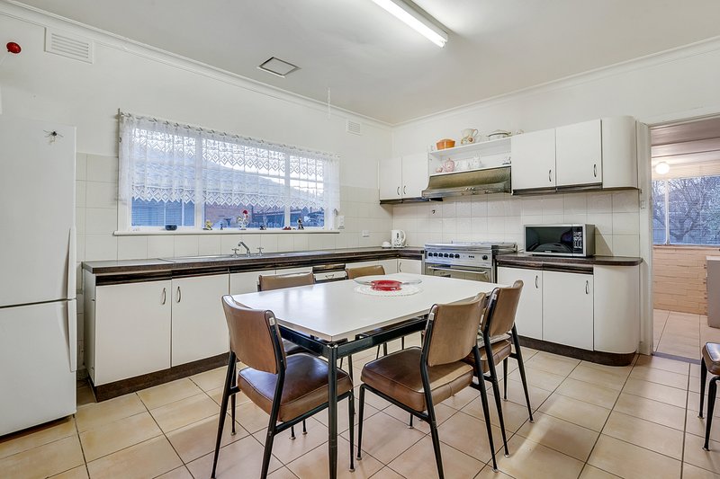 Photo - 6 Disney Street, Fawkner VIC 3060 - Image 4