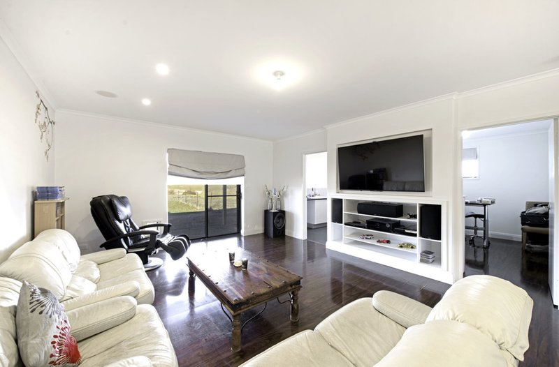 Photo - 6 Dobbin Drive, Yass NSW 2582 - Image 5