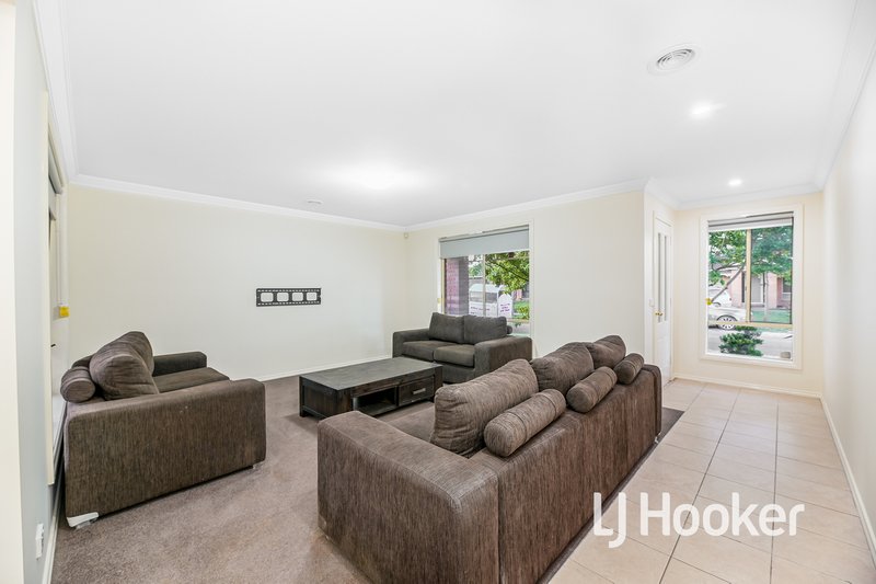 Photo - 6 Dobell Street, Pakenham VIC 3810 - Image 6