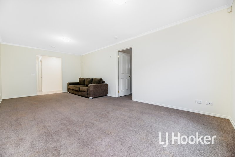 Photo - 6 Dobell Street, Pakenham VIC 3810 - Image 8