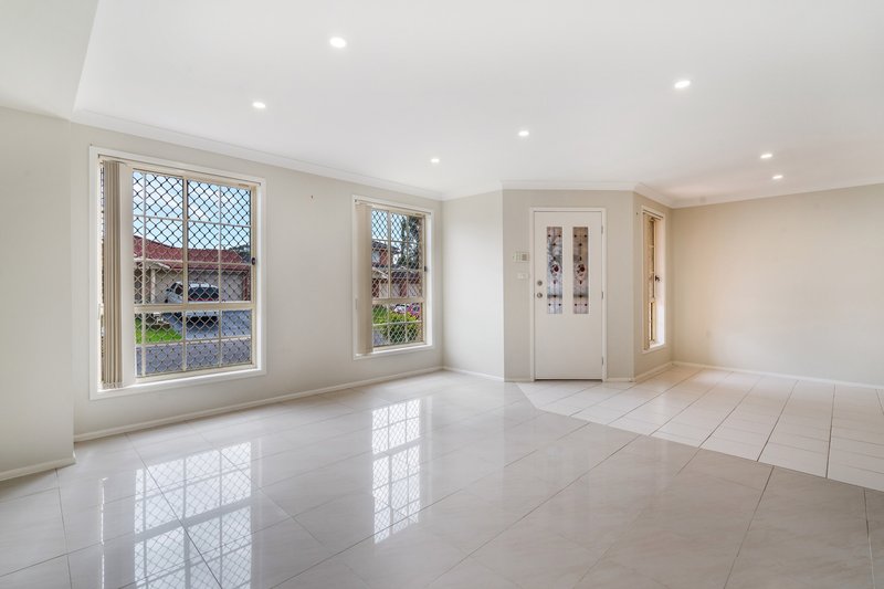 Photo - 6 Domenic Close, Hoxton Park NSW 2171 - Image 3