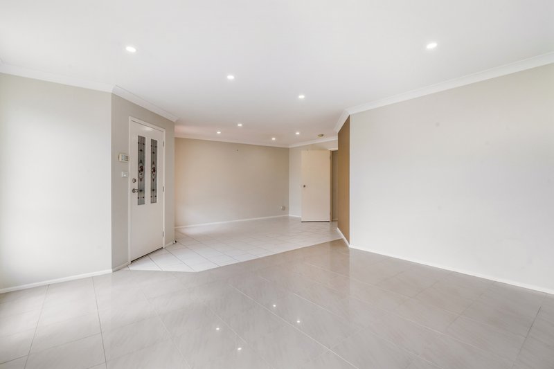 Photo - 6 Domenic Close, Hoxton Park NSW 2171 - Image 4