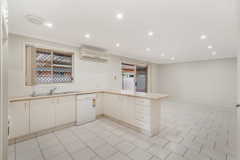 Photo - 6 Domenic Close, Hoxton Park NSW 2171 - Image 6