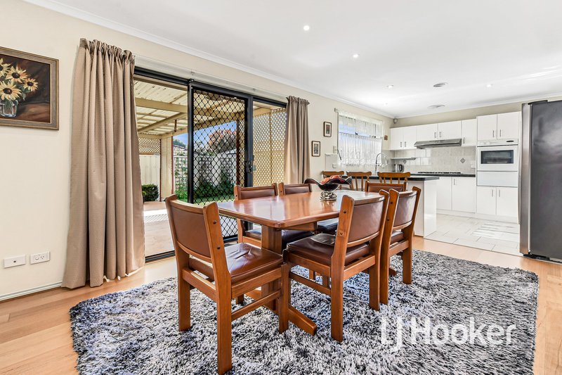 Photo - 6 Donegal Way, Hampton Park VIC 3976 - Image 4