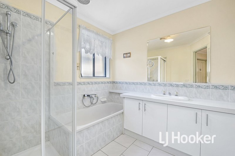 Photo - 6 Donegal Way, Hampton Park VIC 3976 - Image 6