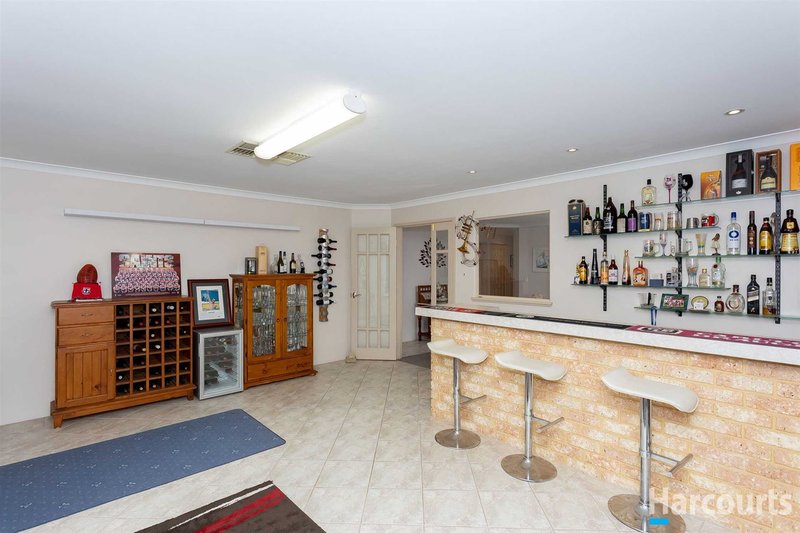 Photo - 6 Dorneywood Way, Landsdale WA 6065 - Image 5