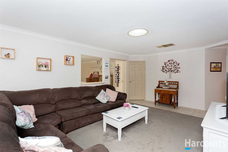 Photo - 6 Dorneywood Way, Landsdale WA 6065 - Image 7