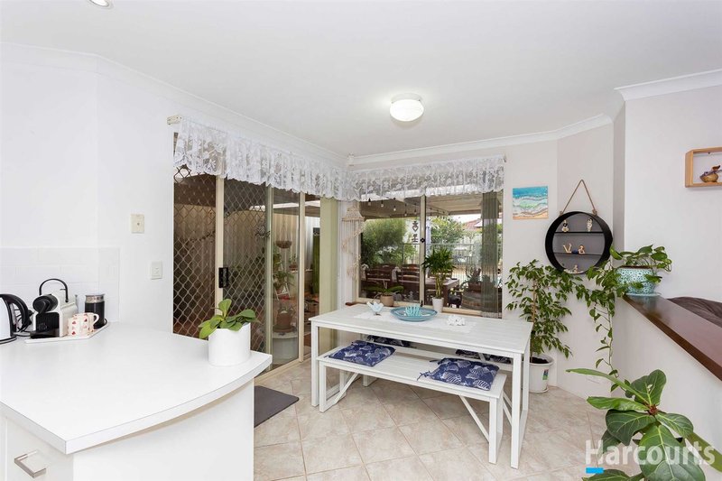 Photo - 6 Dorneywood Way, Landsdale WA 6065 - Image 11