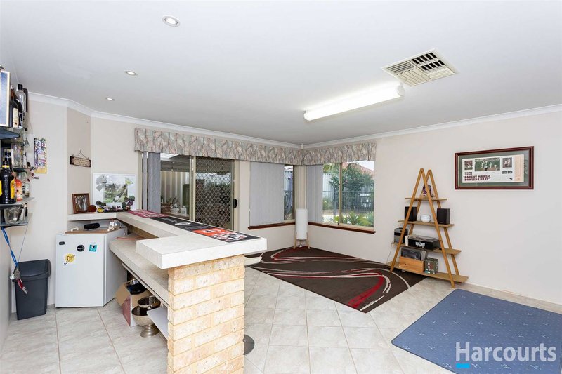 Photo - 6 Dorneywood Way, Landsdale WA 6065 - Image 12