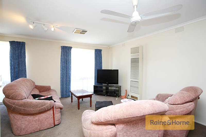 Photo - 6 Dorset Place, Melton West VIC 3337 - Image 4