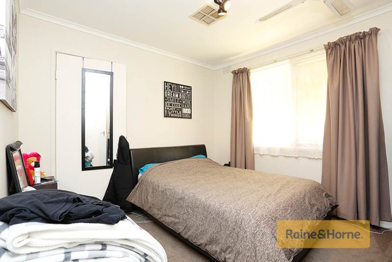 Photo - 6 Dorset Place, Melton West VIC 3337 - Image 6