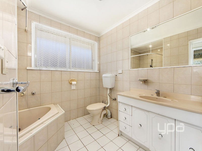 Photo - 6 Dover Street, Albanvale VIC 3021 - Image 6