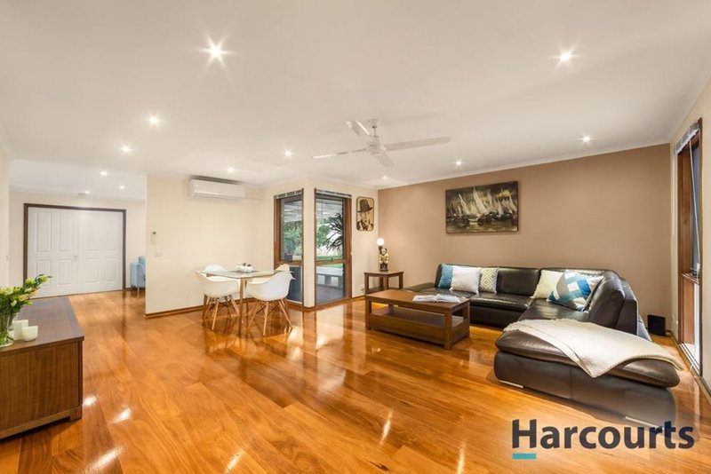 Photo - 6 Downshire Close, Wantirna South VIC 3152 - Image 2