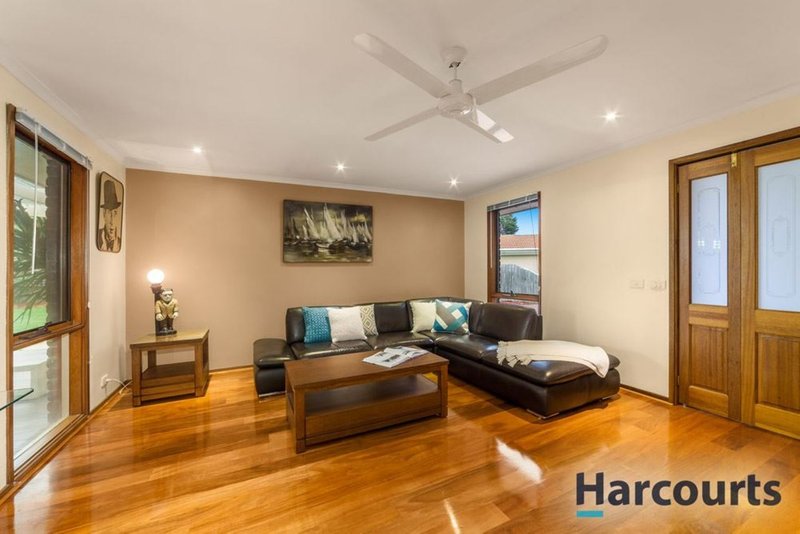 Photo - 6 Downshire Close, Wantirna South VIC 3152 - Image 4