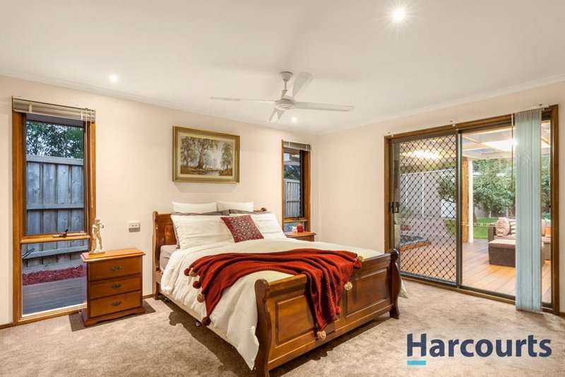 Photo - 6 Downshire Close, Wantirna South VIC 3152 - Image 5