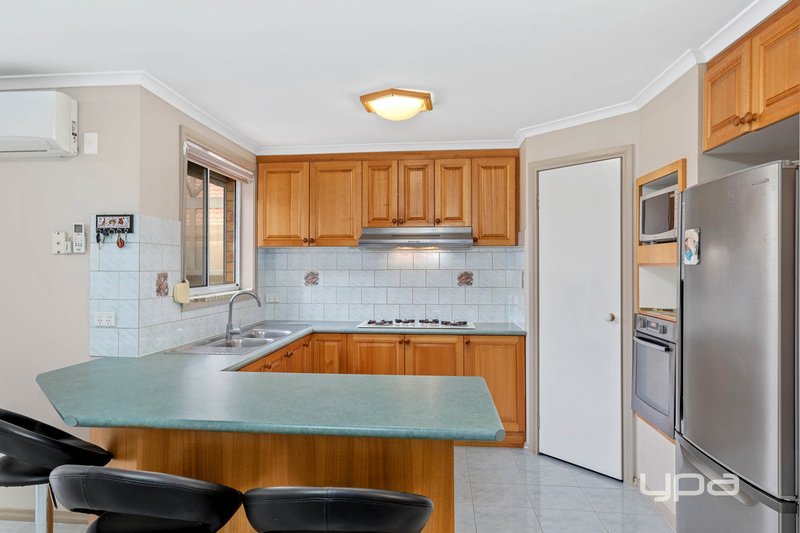 Photo - 6 Dragon Way, Kings Park VIC 3021 - Image 3