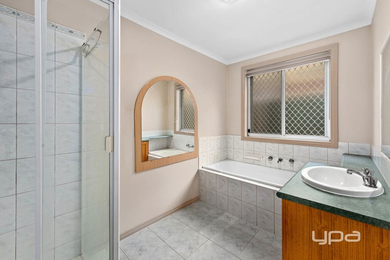 Photo - 6 Dragon Way, Kings Park VIC 3021 - Image 12