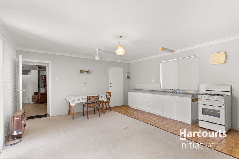 Photo - 6 Dressler Way, Girrawheen WA 6064 - Image 16