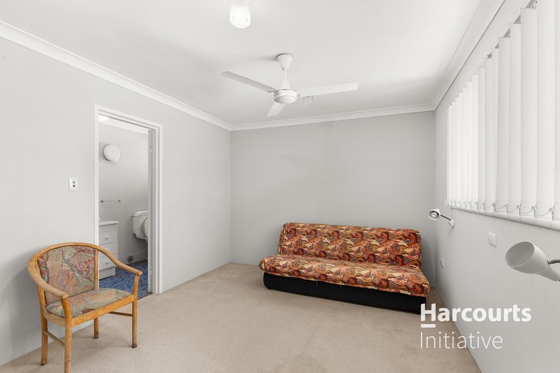 Photo - 6 Dressler Way, Girrawheen WA 6064 - Image 17