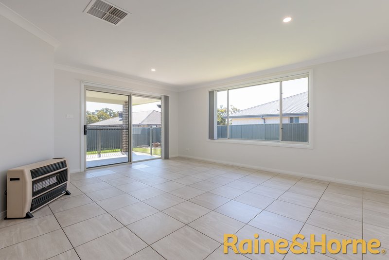 Photo - 6 Drysdale Close, Dubbo NSW 2830 - Image 3