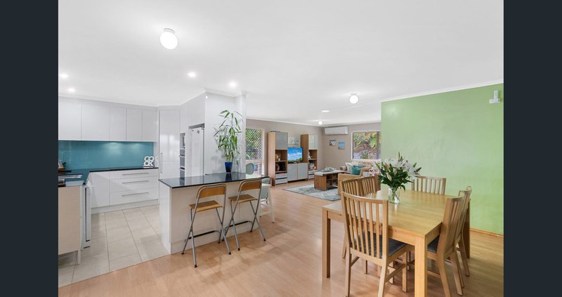 Photo - 6 Duesbury Crescent, Edens Landing QLD 4207 - Image 6