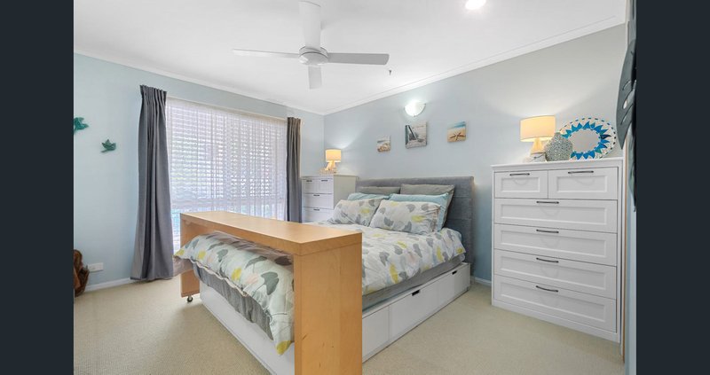 Photo - 6 Duesbury Crescent, Edens Landing QLD 4207 - Image 7