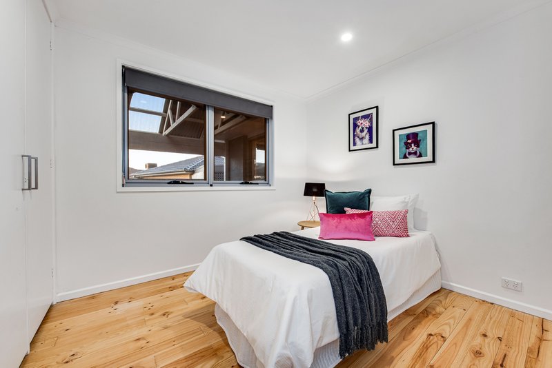 Photo - 6 Duggan Place, Gladstone Park VIC 3043 - Image 17