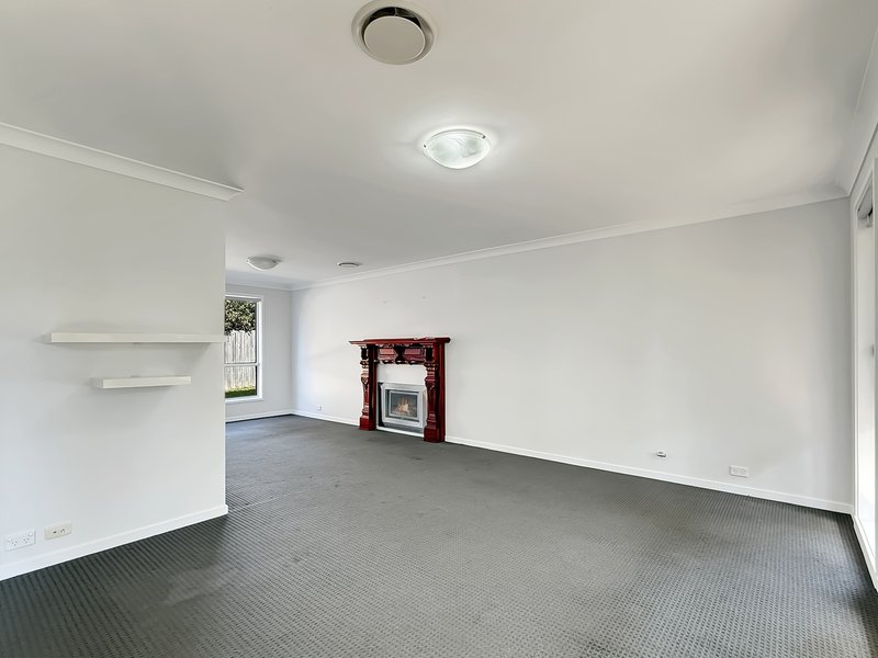 Photo - 6 Dunne Close, Goulburn NSW 2580 - Image 3
