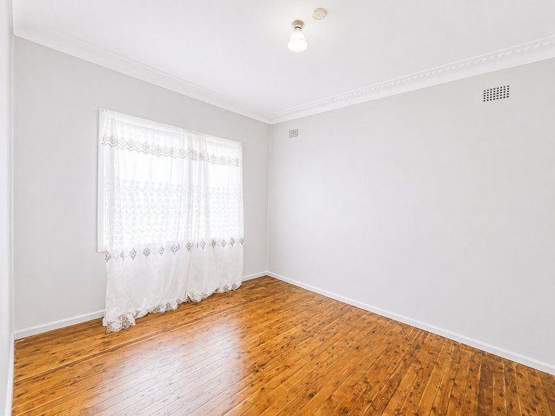 Photo - 6 Durham Street, Minto NSW 2566 - Image 3
