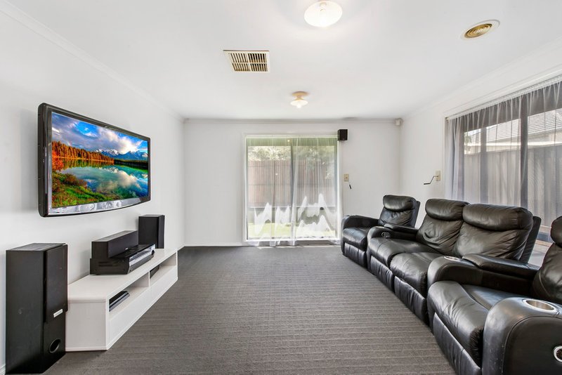 Photo - 6 Durrol Way, Caroline Springs VIC 3023 - Image 5