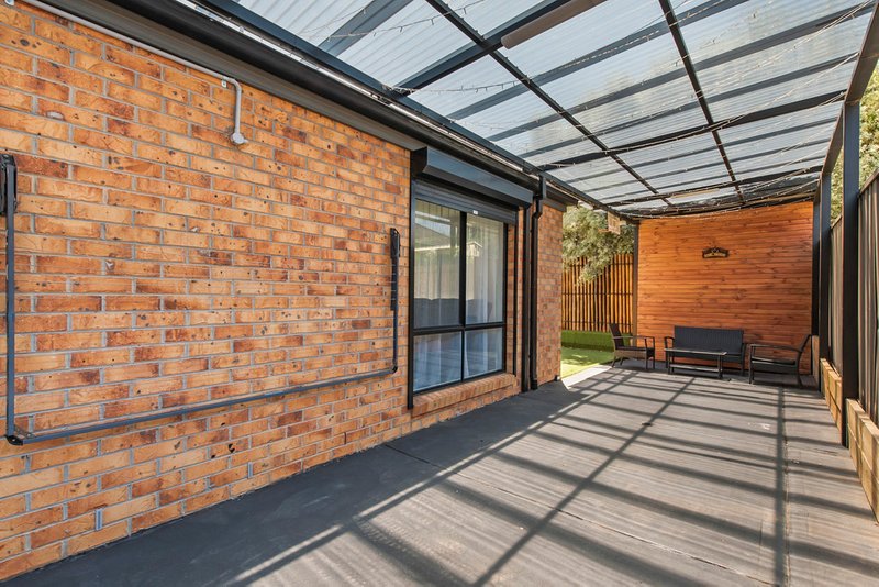 Photo - 6 Durrol Way, Caroline Springs VIC 3023 - Image 13