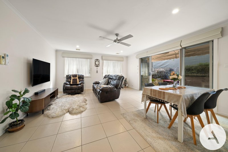 Photo - 6 Dymphna Place, Franklin ACT 2913 - Image 2
