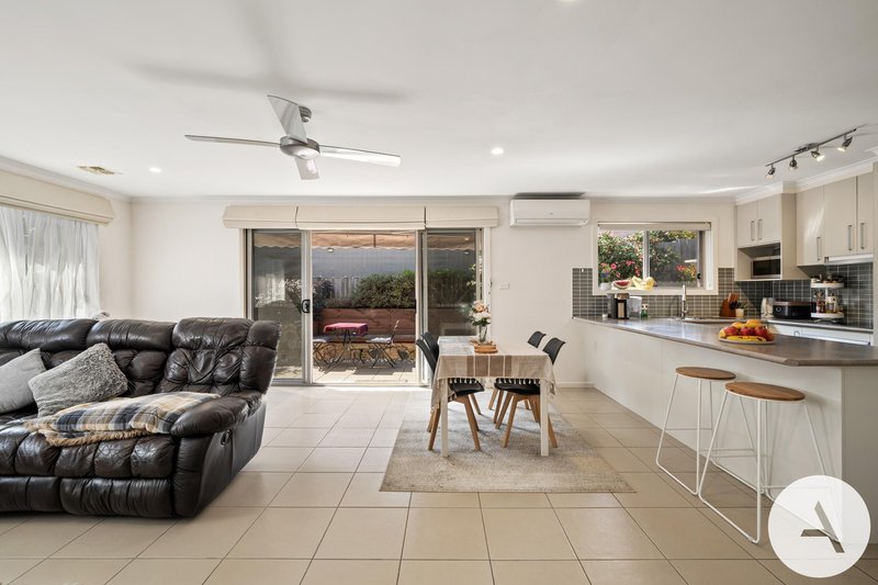 Photo - 6 Dymphna Place, Franklin ACT 2913 - Image 4