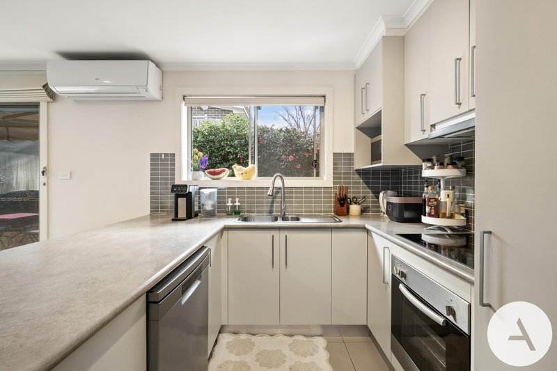 Photo - 6 Dymphna Place, Franklin ACT 2913 - Image 9