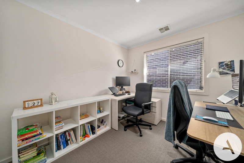 Photo - 6 Dymphna Place, Franklin ACT 2913 - Image 13