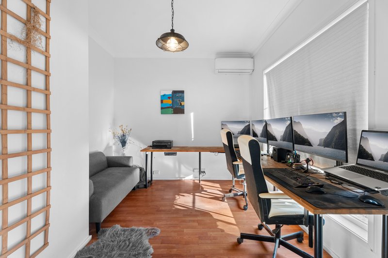 Photo - 6 Dyson Place, Glenmore Park NSW 2745 - Image 8