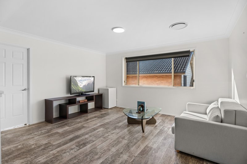 Photo - 6 Dyson Place, Glenmore Park NSW 2745 - Image 17