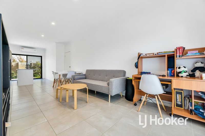 Photo - 6 Earhart Street, Pakenham VIC 3810 - Image 2