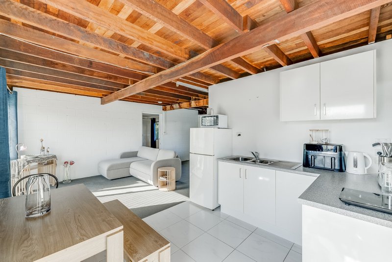 Photo - 6 Earnshaw Street, Golden Beach QLD 4551 - Image 10