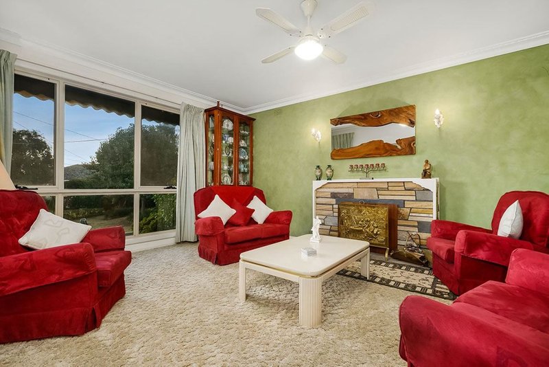 Photo - 6 Eastbourne Court, Glen Waverley VIC 3150 - Image 3