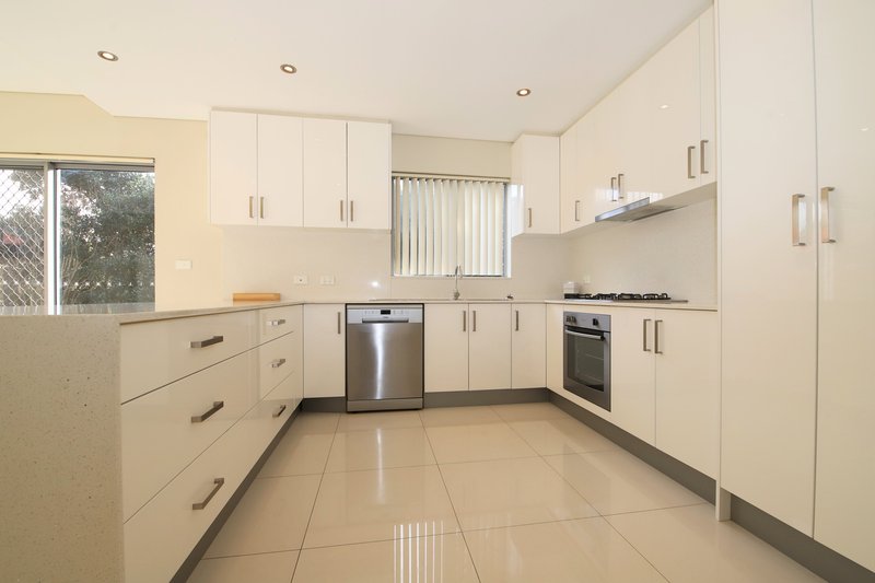 Photo - 6 Edinburgh Drive, Revesby Heights NSW 2212 - Image 5