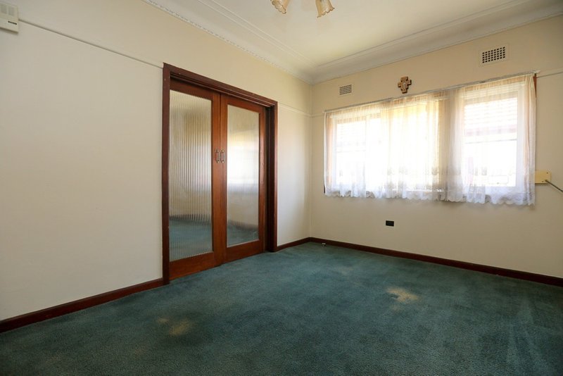 Photo - 6 Elizabeth Crescent, Yagoona NSW 2199 - Image 2