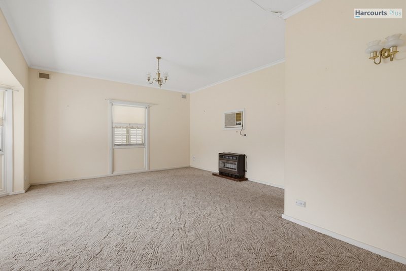 Photo - 6 Elizabeth Road, Christie Downs SA 5164 - Image 2
