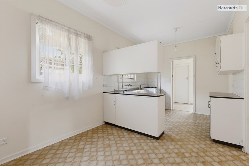Photo - 6 Elizabeth Road, Christie Downs SA 5164 - Image 4