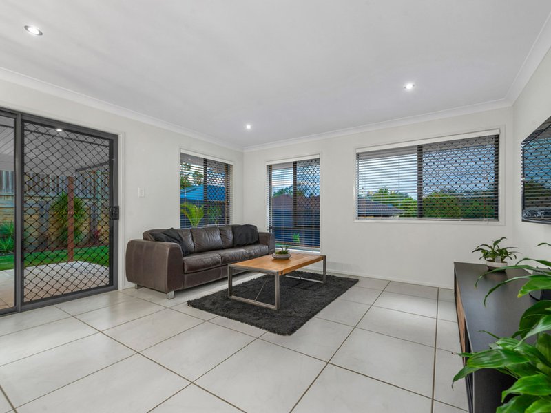 Photo - 6 Elle Court, Cashmere QLD 4500 - Image 10