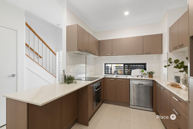 Photo - 6 Embie Street, Holland Park West QLD 4121 - Image 7